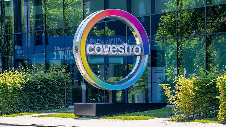 Adnoc hatte im vergangenen Oktober die Übernahme von Covestro - das ehemalige Kunststoffgeschäft von Bayer - angekündigt. 