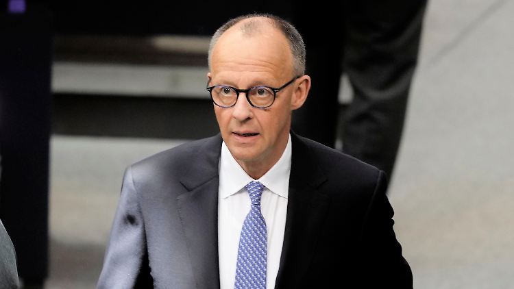 "Ich gehe davon aus, dass jetzt im zweiten Wahlgang die erforderliche Mehrheit da ist, damit Friedrich Merz der nächste Bundeskanzler unseres Landes ist", sagte SPD-Chef Klingbeil.