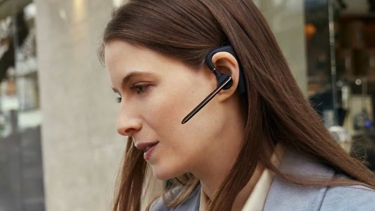 Das Poly Voyager Legend 50 ist klein und leicht.