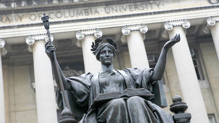Anfang März informierte die US-Regierung die Columbia University über die Kürzung der Förderung. Jetzt folgen Konsequenzen.
