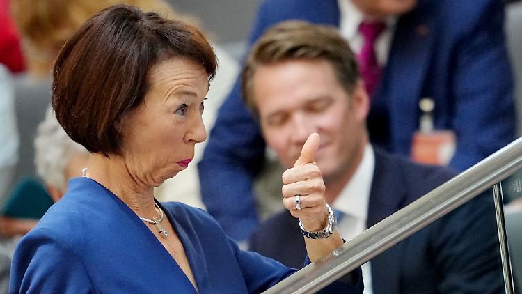 Charlotte Merz bei der Kanzlerwahl.