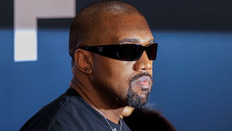Verschwand, bevor der Moderator seine Fragen stellen konnte: Kanye West alias Ye.