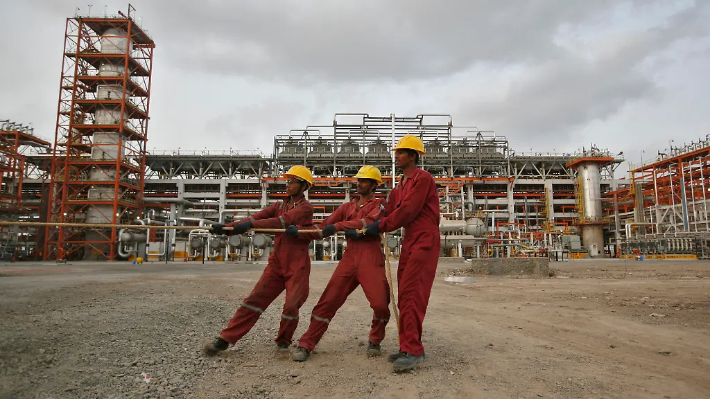 2012-06-06T120000Z-3660189-GM1E8661PGU01-RTRMADP-3-INDIA