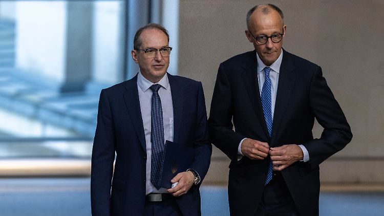 Dobrindt - hier mit Merz - hatte rasches Handeln gegen irreguläre Migration direkt nach dem Regierungswechsel angekündigt.