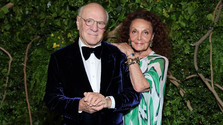 Diane von Fürstenberg hält zu ihrem Ehemann Barry Diller.