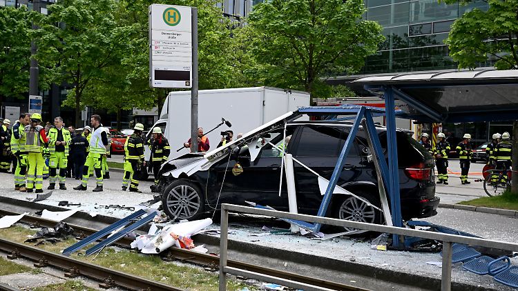 Unfall direkt an den Gleisen.