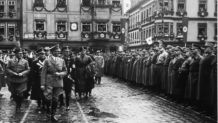 Zum Jahrestag des "Deutschen Tages" kehrt Adolf Hitler nach Coburg zurück. Hier hatte er 1922 seine erste große Rede in der Öffentlichkeit gehalten.