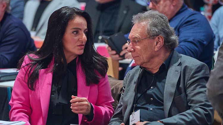 Sevim Dağdelen und Klaus Ernst können in ihrer Teilnahme an dem Empfang in der russischen Botschaft kein Problem erkennen.