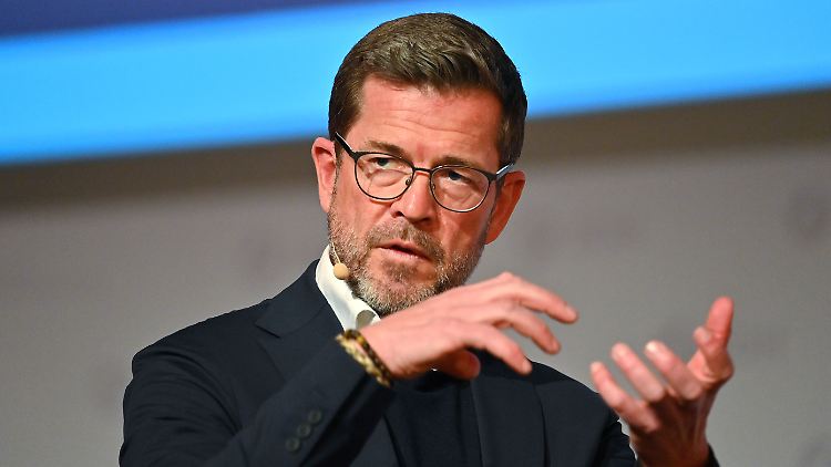 Guttenberg wünscht sich eine Rückkehr zur Wehrpflicht.