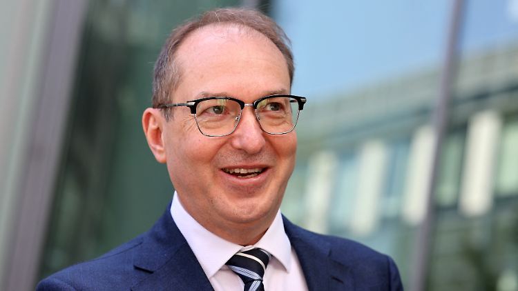Der neue Bundesinnenminister Dobrindt will hart durchgreifen. 