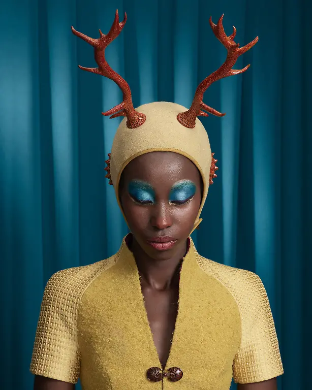 NUR-FUeR-AUSSTELLUNG-Christian-Tagliavini-Circesque-L-acrobata-Portrait-CAMERA-WORK-Gallery