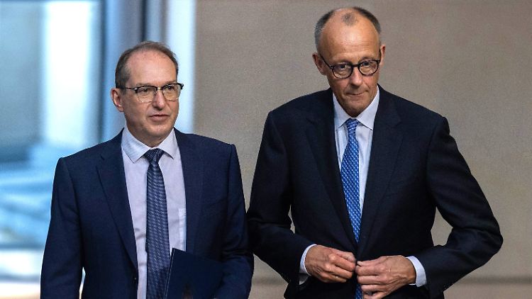 Dobrindt und Merz wollen die deutschen Grenzen für unerlaubt Einreisende schließen.