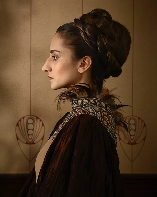 NUR-FUeR-AUSSTELLUNG-Christian-Tagliavini-Voyages-Extraordinaires-Attente-CAMERA-WORK-Gallery