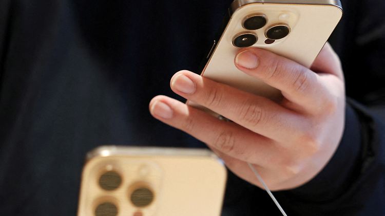 Auf iPhones könnte die KI-Suche künftig bereits integriert sein.