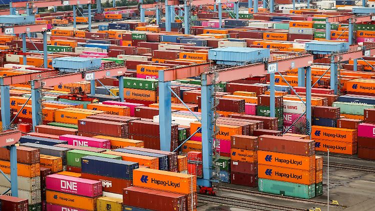 Die hohen US-Zölle machen den deutschen Exporteuren zu schaffen. (Archivbild)
