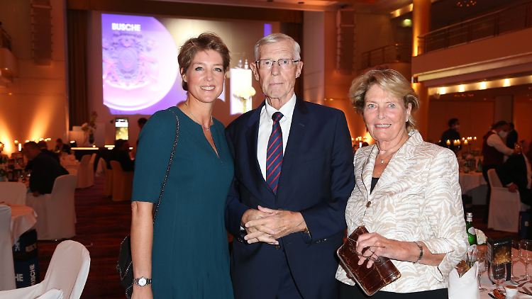 Christina Block, die Mutter der Kinder, mit ihrem Vater und ihrer 2023 verstorbenen Mutter.