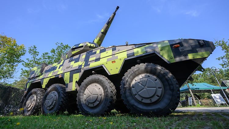 Waffen und Militärfahrzeuge - hier ein Prototyp des "Skyrangers" - bleiben Rheinmetalls Kerngeschäft. 