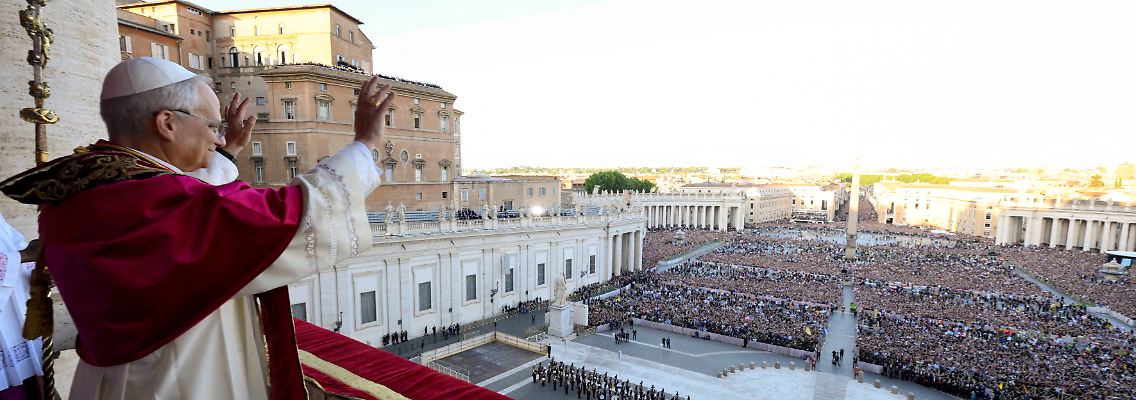 2025-05-08T184442Z_1620991680_RC2TDEA8PHRT_RTRMADP_3_POPE-SUCCESSION-LEO.JPG