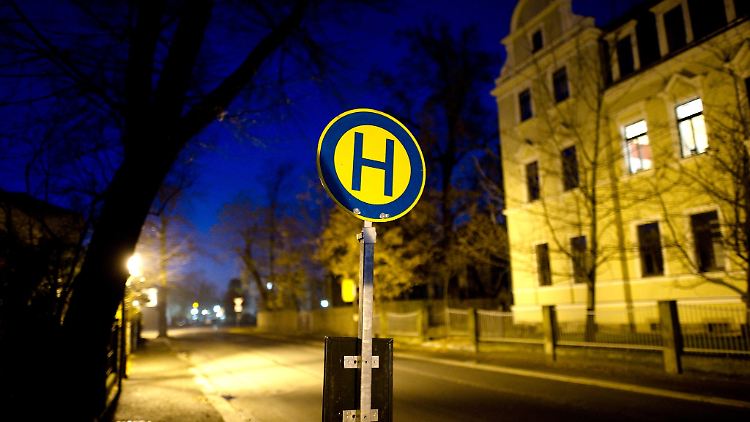 Nachts und in der Nähe von Feiern ist besonders viel Aufmerksamkeit und Umsicht gefragt - speziell von dort eingesetzten Busfahrern.