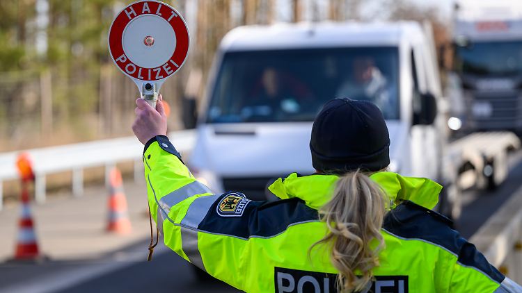 Bislang konnten Autofahrer die Grenzübergänge von Polen nach Deutschland meist ungehindert passieren. Jetzt gibt es dort verstärkte Kontrollen.