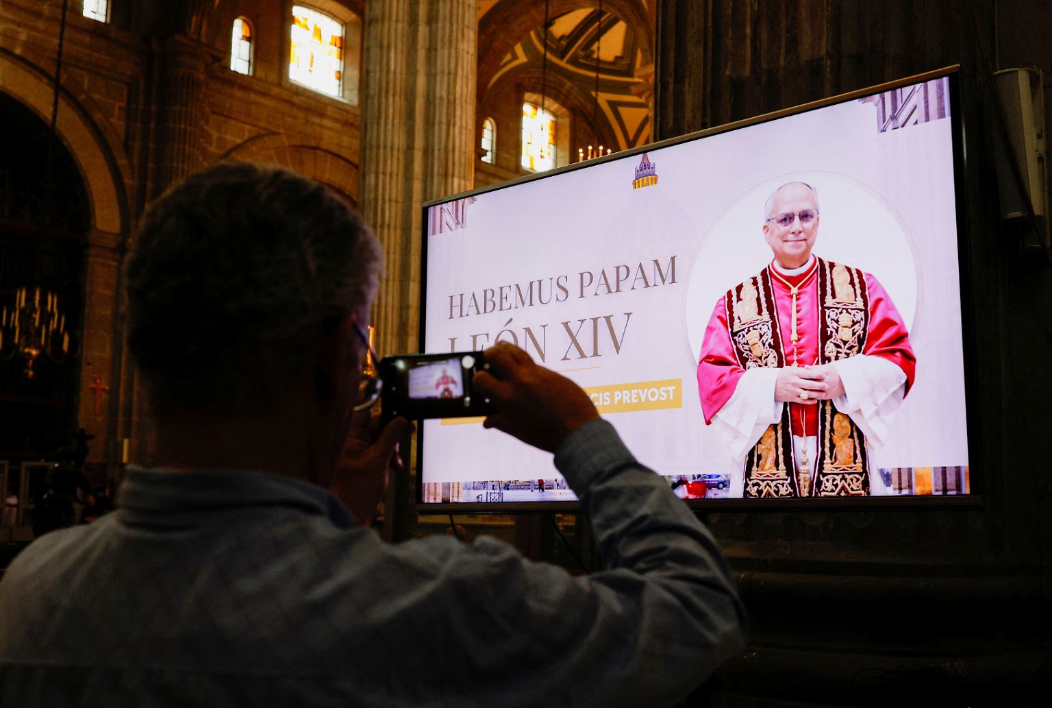 Nach nur eineinhalb Tagen Konklave steht am Abend des 8. Mai 2025 fest - der neue Papst heißt Robert Francis Prevost und wird zu Papst Leo XIV.