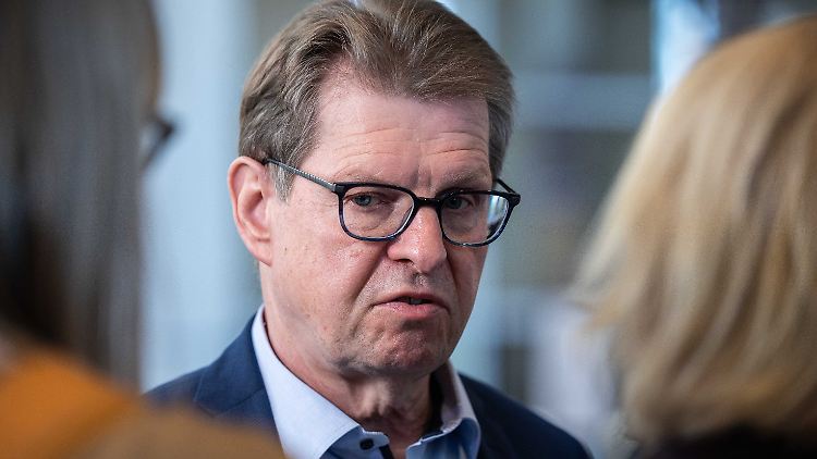 Der SPD-Linke Stegner soll das parlamentarische Kontrollgremium verlassen.