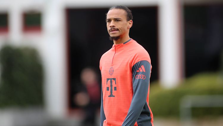 Leroy Sané hat sich einen neuen Berater ins Boot geholt. Das hat den FC Bayern überrascht.