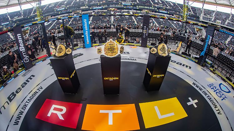 Titel und Trophäen. Mit MMA lässt sich in Deutschland Geld machen.