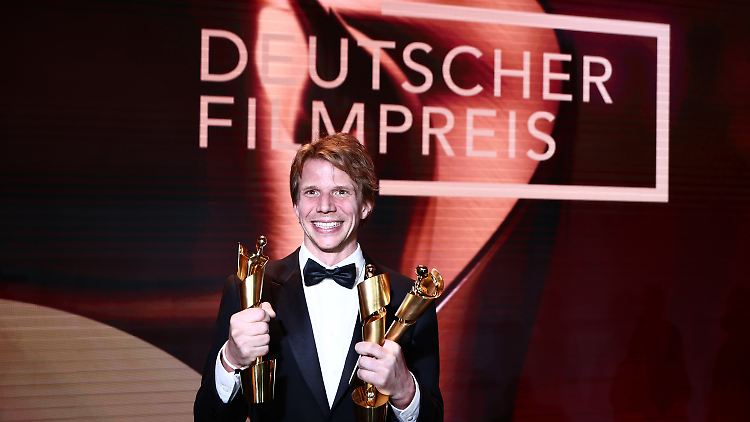 Die Lola ist die wichtigste Ehrung für Filmschaffende in Deutschland. Regisseur Tim Fehlbaum nimmt gleich mehrere mit nach Hause.