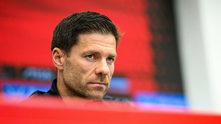 Der Blick geht nach Madrid: Xabi Alonso verlässt Bayer Leverkusen.