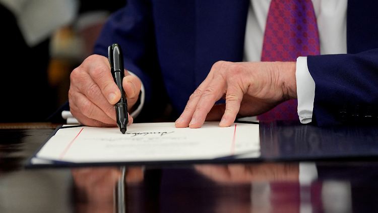 Per Dekret setzt Trump das Programm in Kraft.