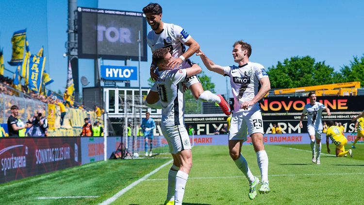 Die SV Elversberg klopft tatsächlich bei der Bundesliga an.