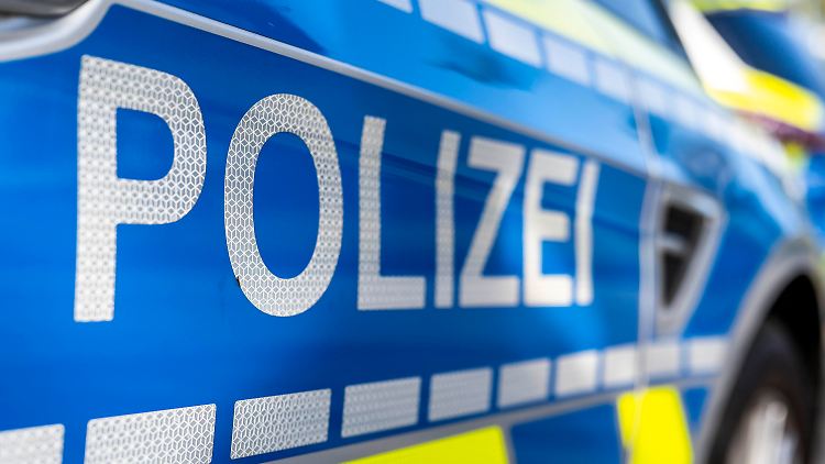 Die Jugendlichen sollen bei ihren Taten auch gefährliche Gegenstände eingesetzt haben. 