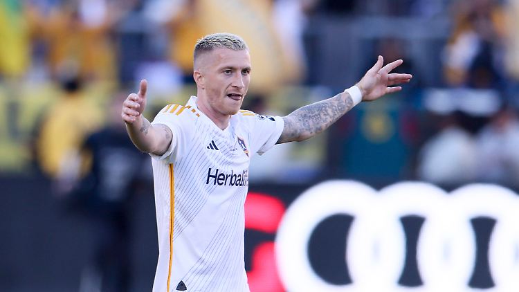Völlig ratlos: Marco Reus steckt mit LA in einer ganz tiefen Krise.
