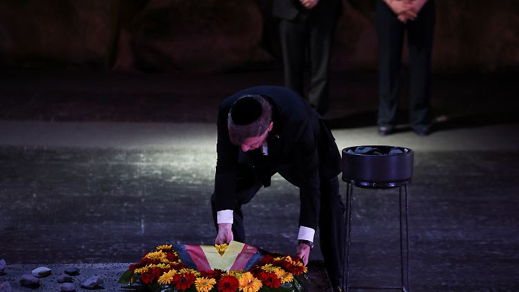Wadephul gedenkt in Jerusalem auch der sechs Millionen von Deutschland ermordeten Juden.