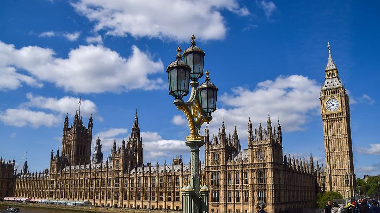 Auswanderer müssen sich das Leben in Großbritannien künftig verdienen, heißt es in London. 