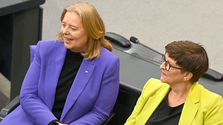 Die alte und die neue SPD-Vorsitzende nebeneinander? 