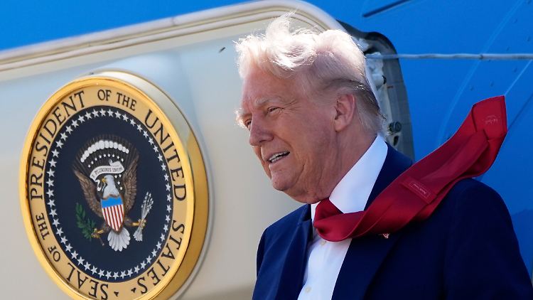 Eine "transparente Transaktion" nennt Trump die mögliche Übergabe eines Jumbojets an ihn. 