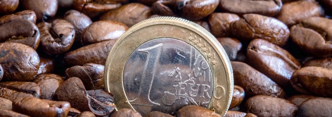 Die Preise für Kaffeebohnen sind stark gestiegen. Es lohnt sich, auf Angebote zu achten.