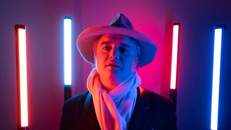 War schon früher immer gut "behütet": Pete Doherty. Zumindest daran hat sich bis heute nichts geändert.