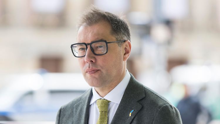 Botschafter Makeiev wisse, dass Deutschland Waffen liefern wird. Sein Land sei damit zufrieden. 