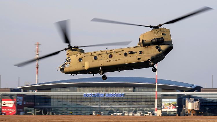 Transporthubschrauber vom Typ CH-47F Chinook können Lasten von über 10 Tonnen tragen.