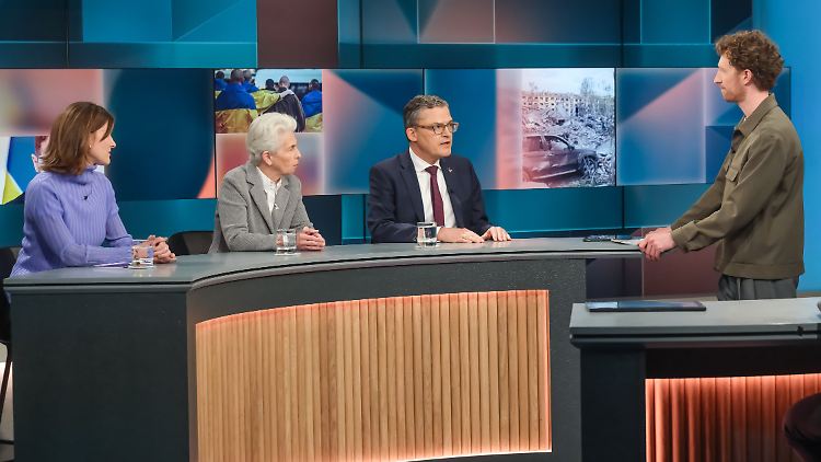 FDP-Verteidigungspolitikerin Strack-Zimmermann und CDU-Kollege Roderich Kiesewetter begrüßen, dass Kanzler Merz nun Bedingungen an Russland stellt.