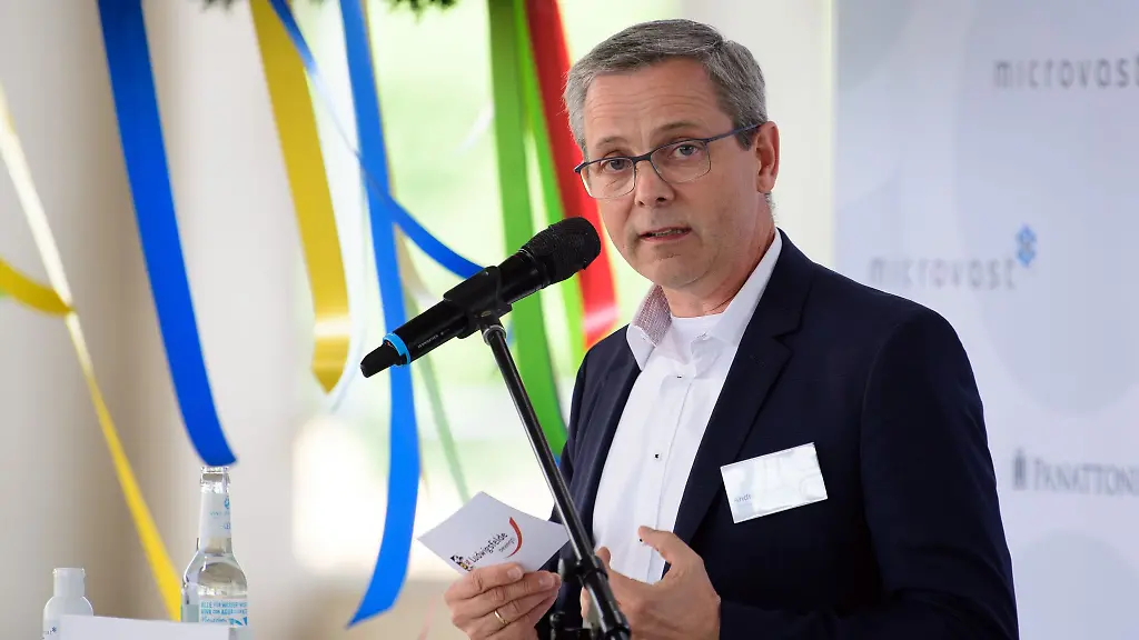 Andreas-Igel-SPD-Buergermeister-von-Ludwigsfelde-spricht