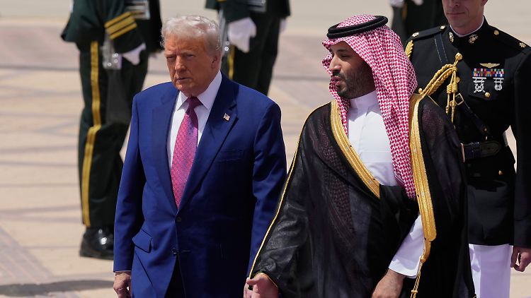 Der Khashoggi-Mord und andere Menschenrechtsvergehen treten in den Hintergrund: US-Präsident Trump pflegt eine freundschaftliche Beziehung zum saudischen Kronprinzen bin Salman.