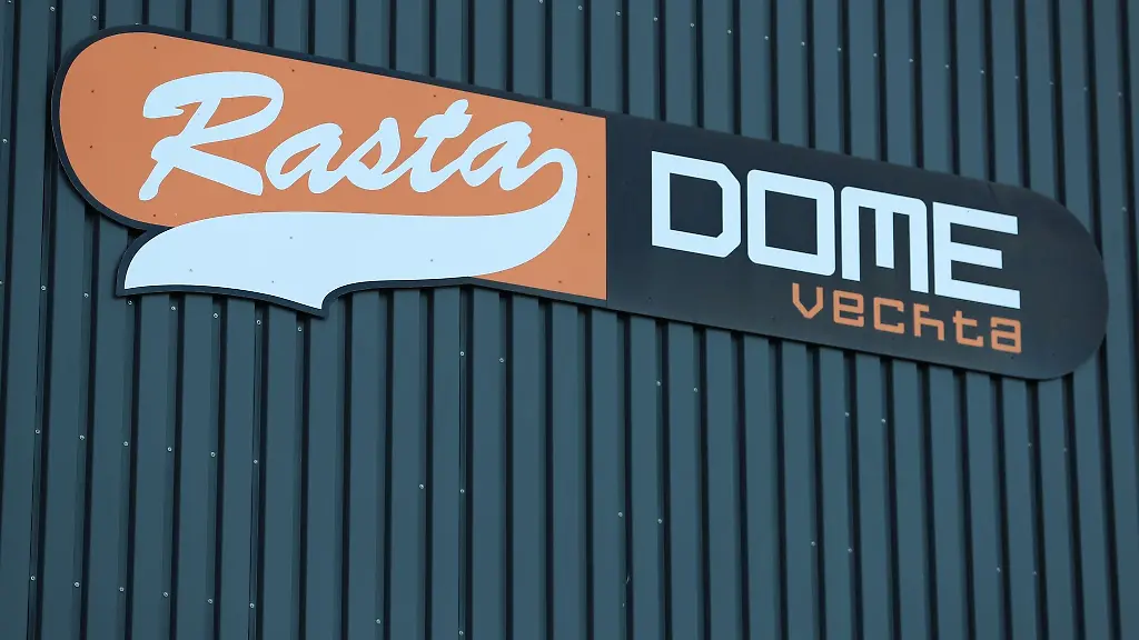 Blick-auf-den-Rasta-Dome-von-aussen