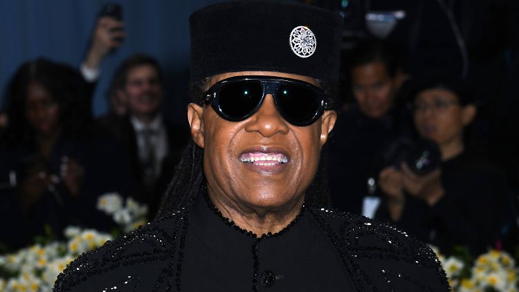 Trat Anfang Mai überraschend bei der Met Gala auf: Stevie Wonder.