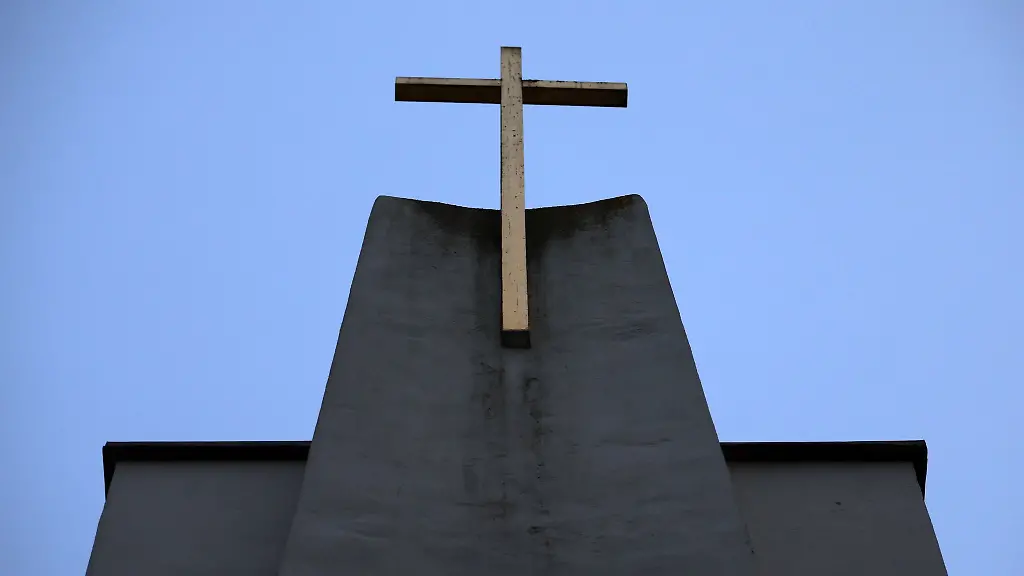 Eine-christliche-Kirche-im-Morgengrauen