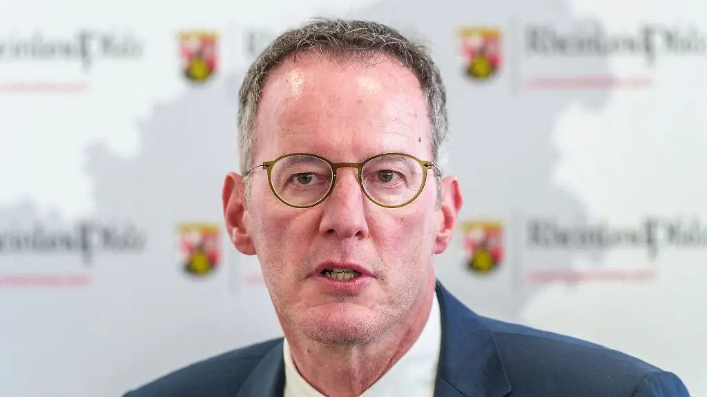 Michael-Ebling-SPD-Innenminister-von-Rheinland-Pfalz-spricht-auf-der-PK