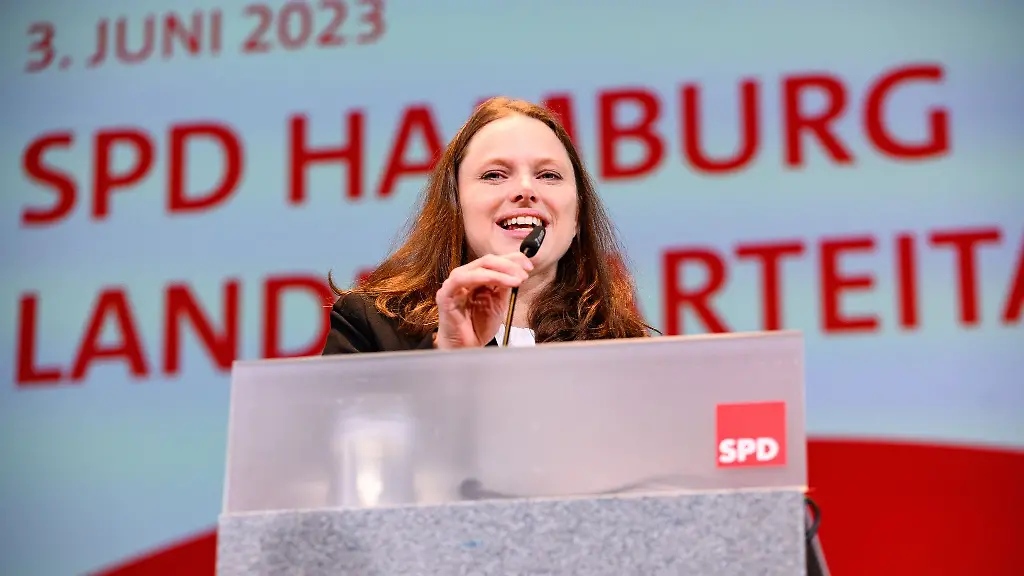 Melanie-Leonhard-SPD-Landesvorsitzende-der-SPD-Hamburg-spricht-auf-dem-Landesparteitag-der-Hamburger-SPD-im-Buergerhaus-Wilhelmsburg